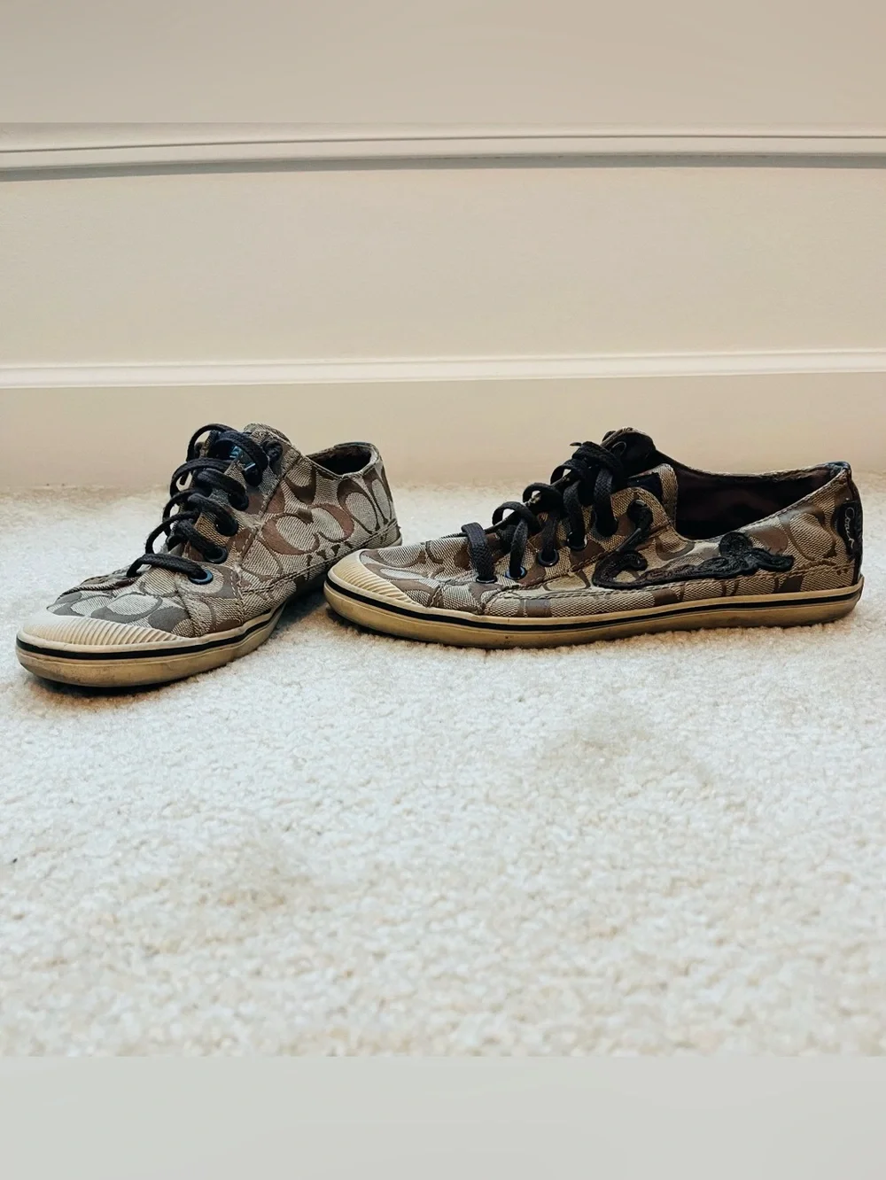 Coach Women’s Khaki Signature Canvas Low-Top Sneakers with Black Trim Size 7.5